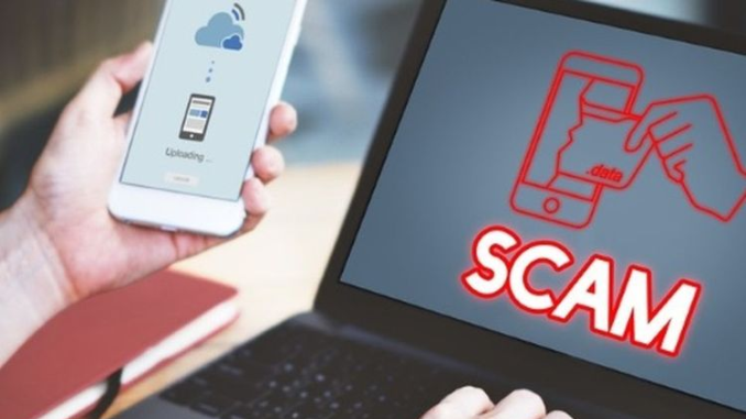 Cara paling aman menghindari penipuan digital sering bukan soal teknologi yang rumit. Soalnya ada di jeda singkat sebelum klik, transfer, atau mengirim data. Di jeda itu, kamu bisa memeriksa sumber, menjaga data pribadi, dan menolak panik saat pesan terdengar mendesak.